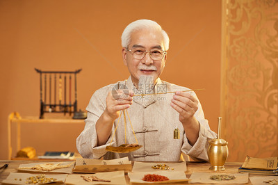 老中医称量中草药